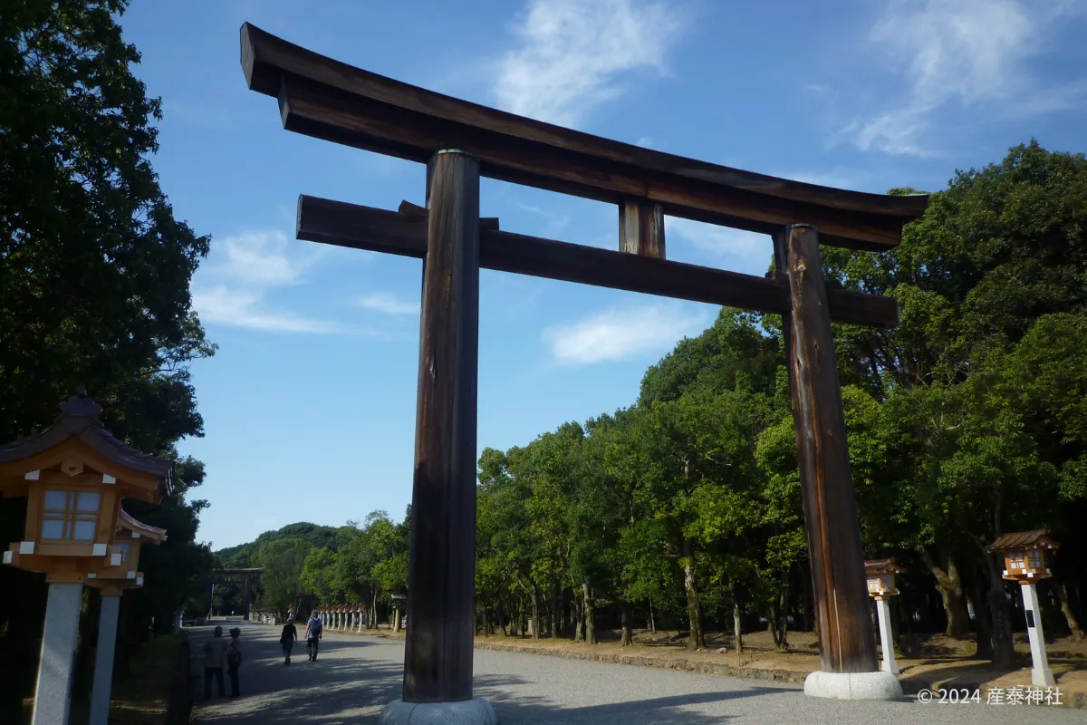 靖国神社　鳥居