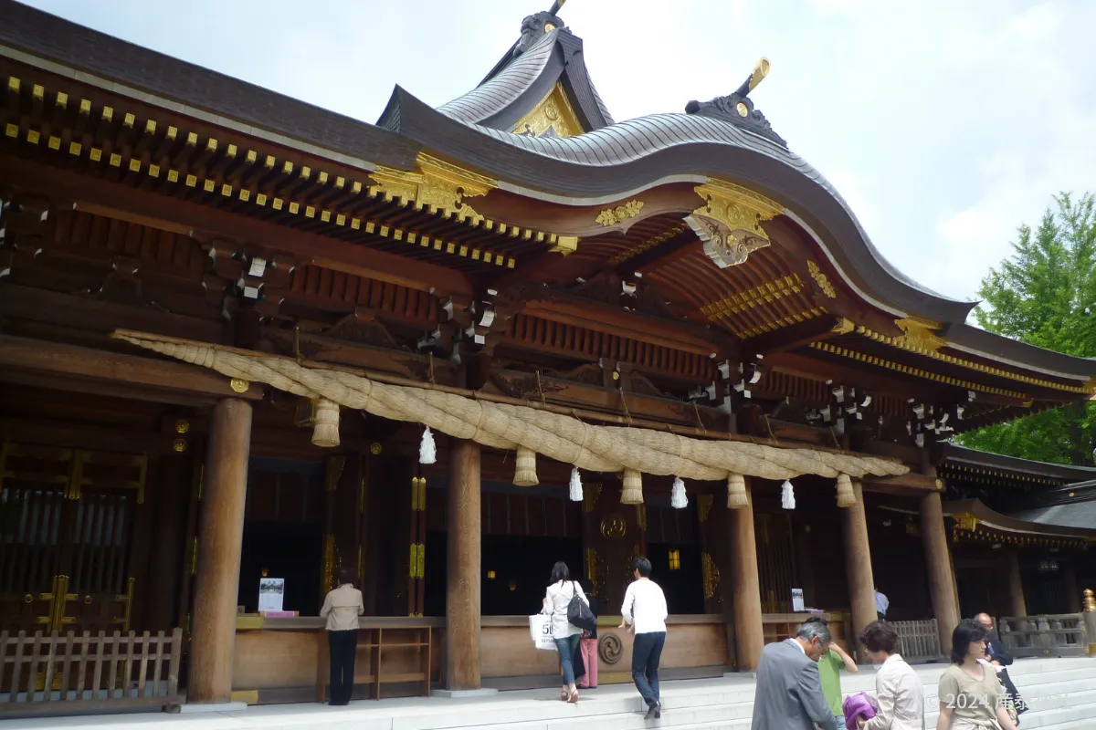 寒川神社　拝殿